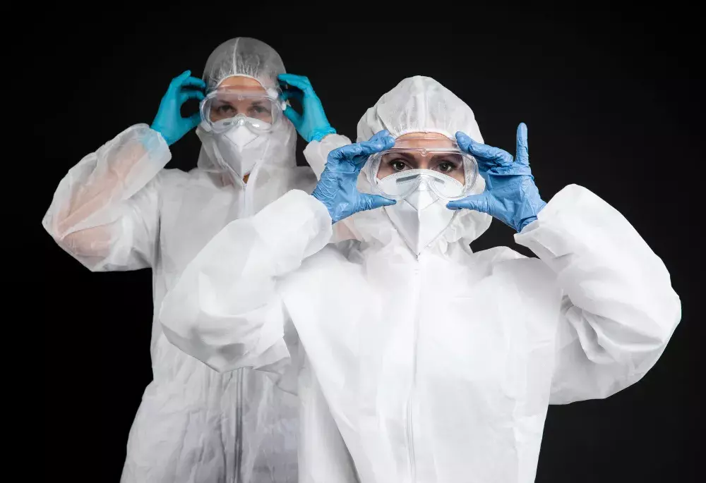 O papel dos EPIs na proteção contra riscos químicos e biológicos